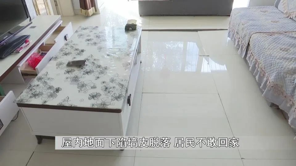 DƬ